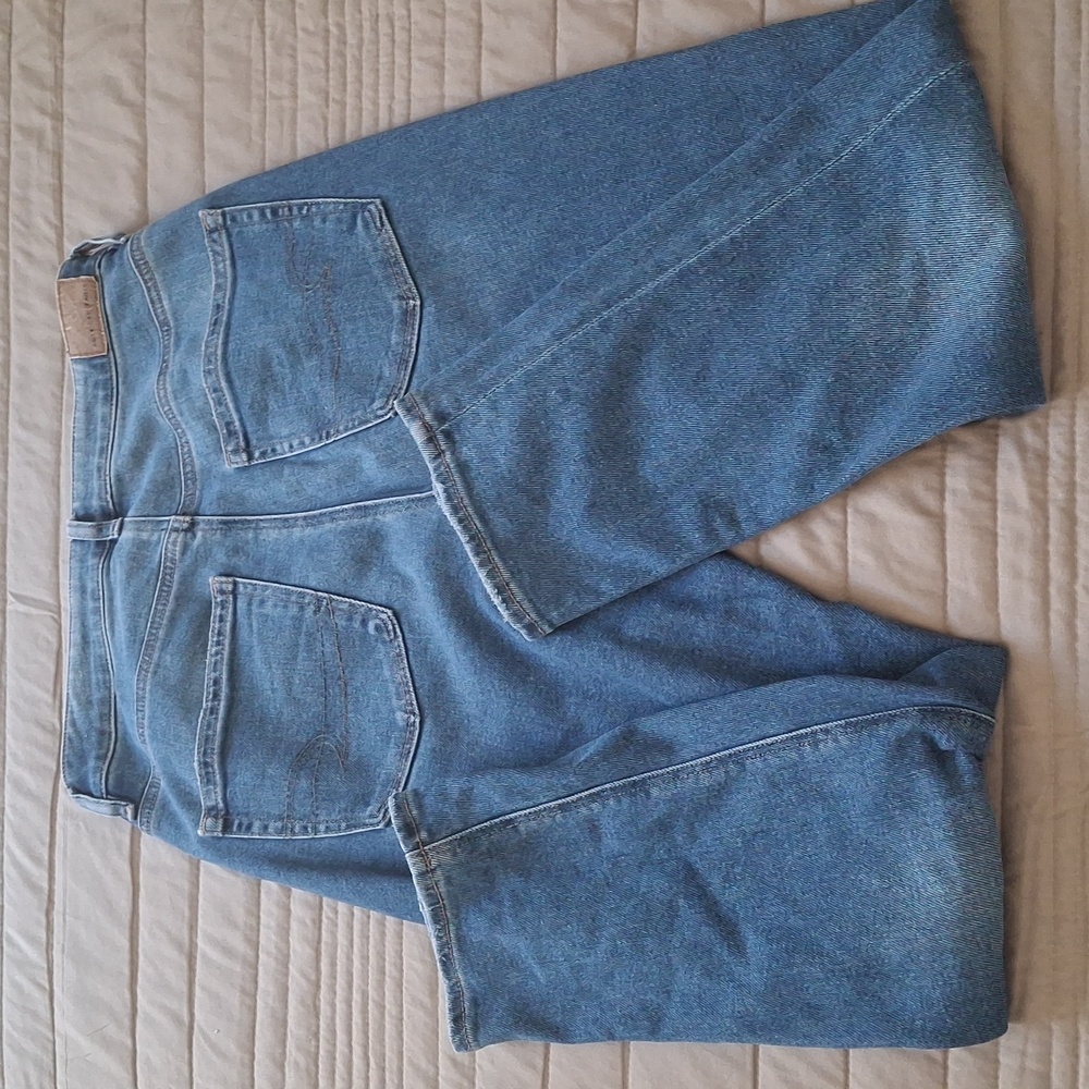 American Eagle Outfitters Highest Rise Mom Jeans - Picture 6 of 14
